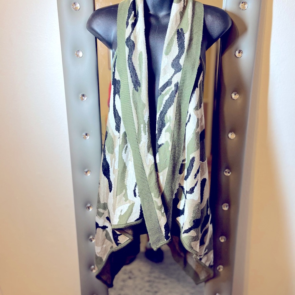 Trendy Camouflage Sleeveless Cardigan size med with knot back detail.